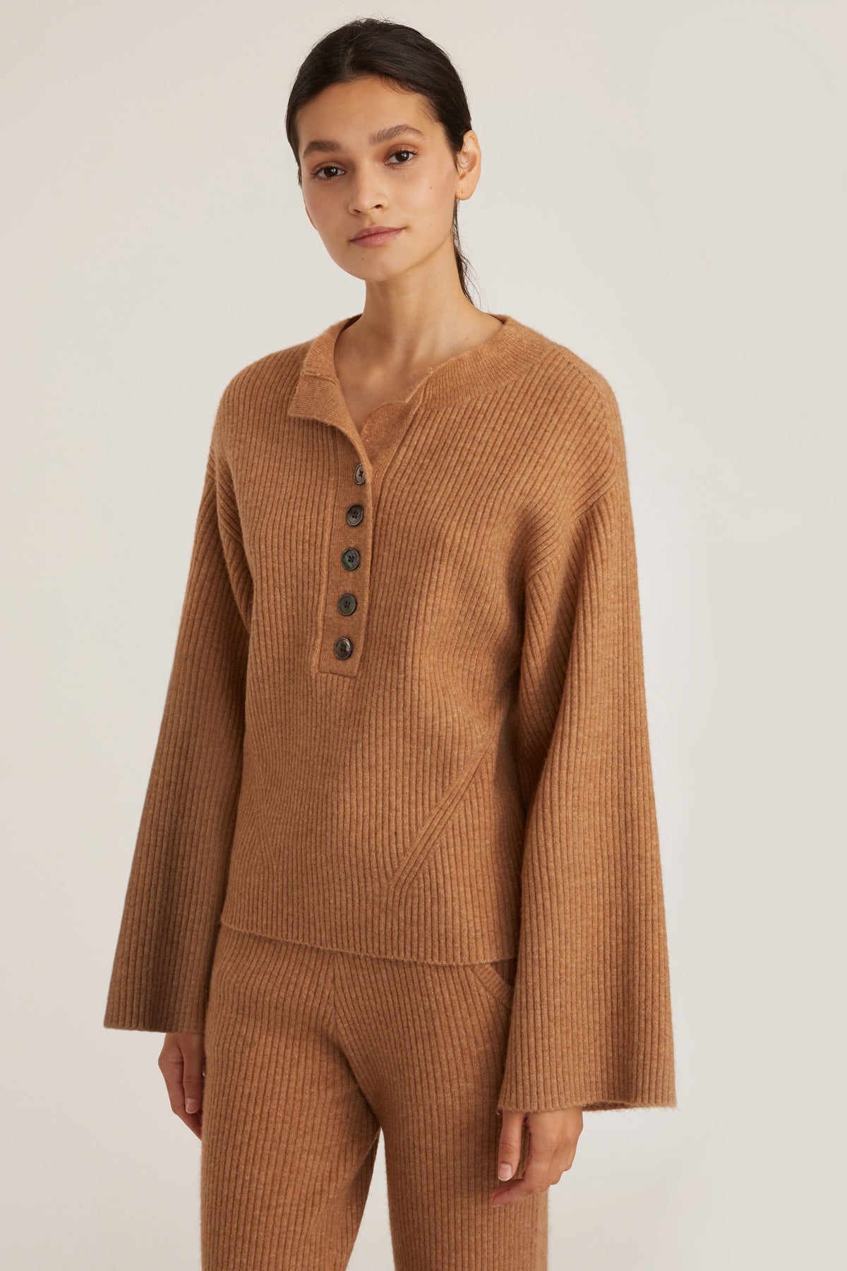 Arie Ribbed Cashmere Blend Henley Sweater in Camel