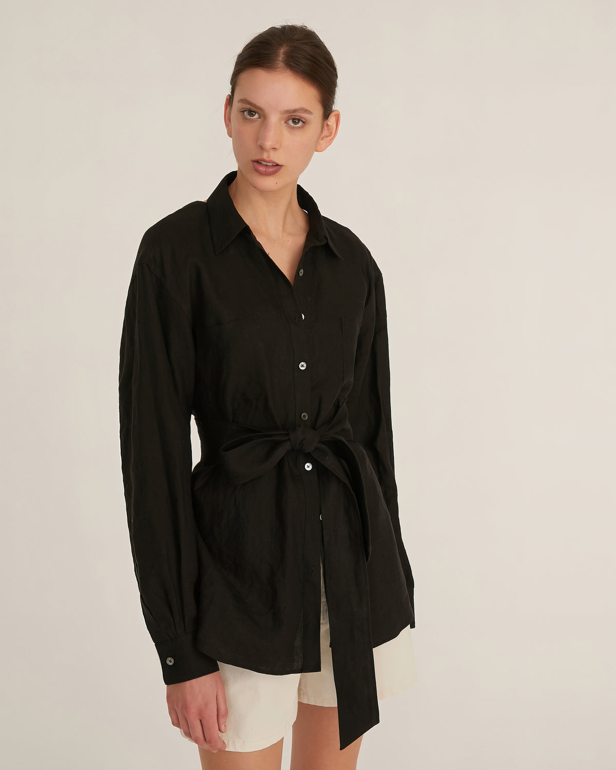 Brett Linen U-Back Button Down in Linen Black