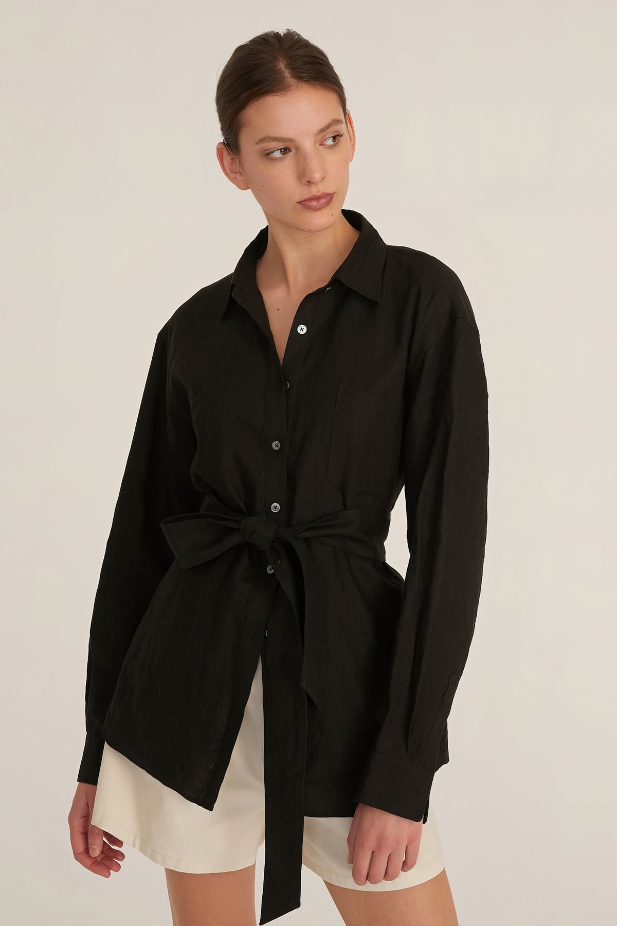 Brett Linen U-Back Button Down in Linen Black