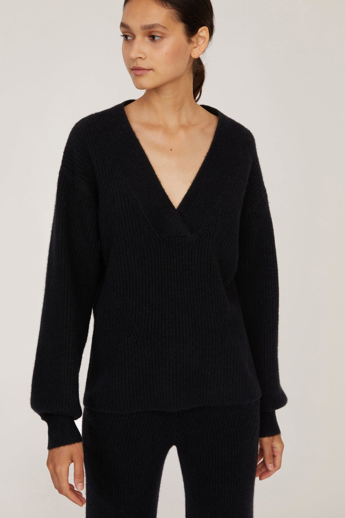Fritz Ribbed Cashmere Blend V Neck Sweater in Black