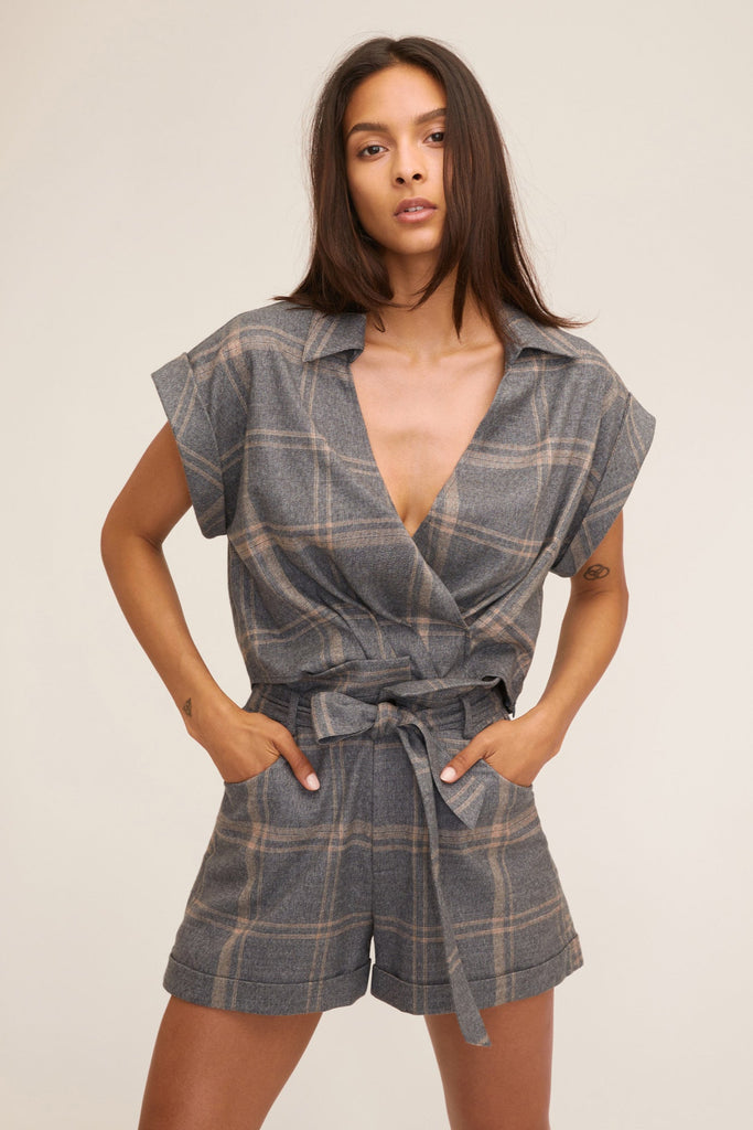 Harper Elastic Lightweight Flannel Short in Fog Grey Plaid | MARISSA WEBB